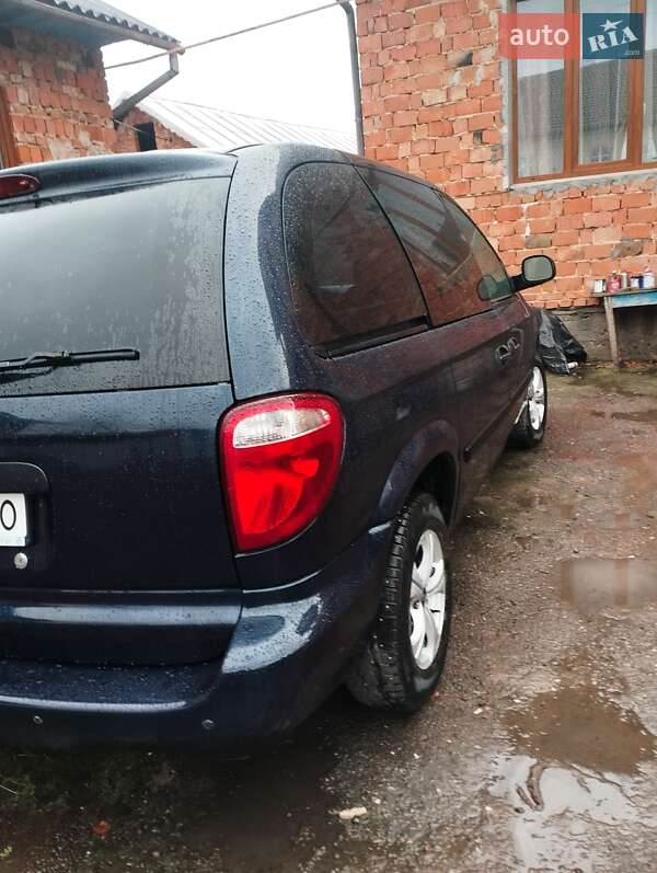 Минивэн Dodge Caravan 2005 в Кицмани