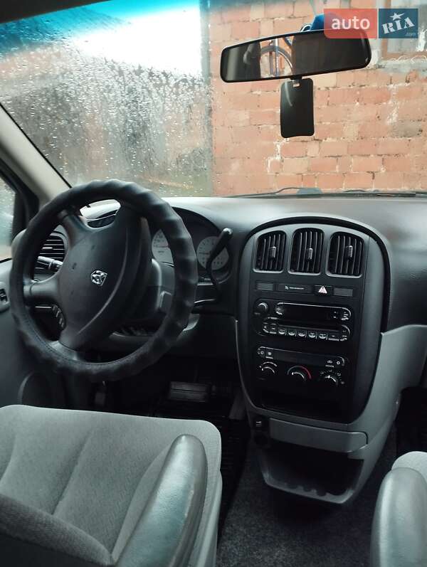Минивэн Dodge Caravan 2005 в Кицмани