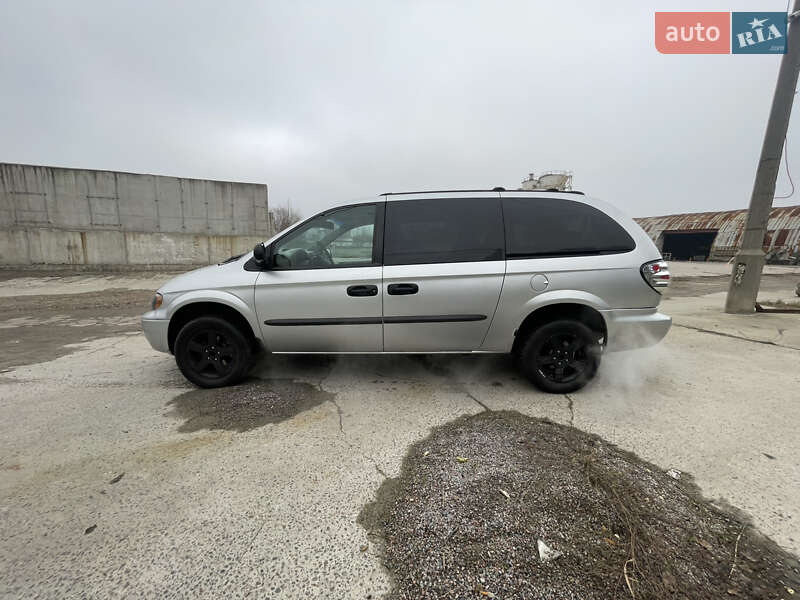 Минивэн Dodge Caravan 2002 в Киеве