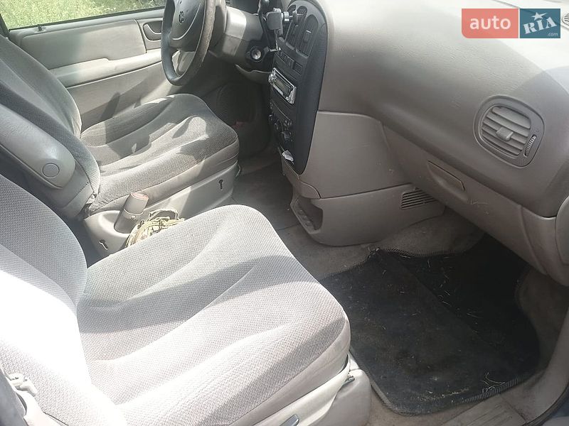 Мінівен Dodge Caravan 2002 в Ізюмі