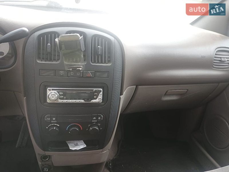 Мінівен Dodge Caravan 2002 в Ізюмі