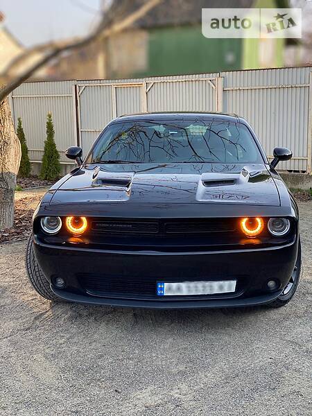 Купе Dodge Challenger 2018 в 