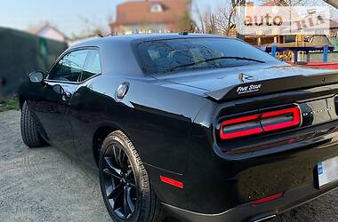 Купе Dodge Challenger 2018 в 