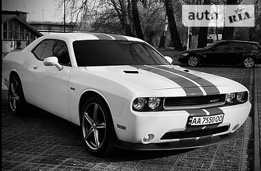 Купе Dodge Challenger 2011 в Києві