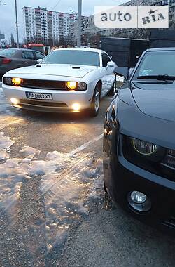 Купе Dodge Challenger 2013 в Києві