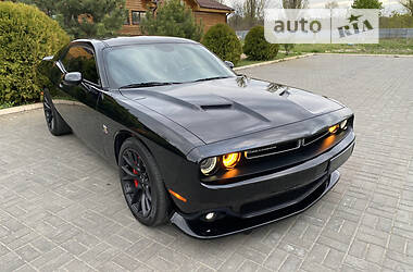 Купе Dodge Challenger 2017 в 