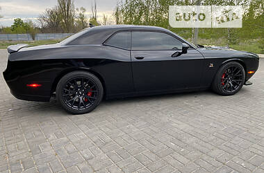 Купе Dodge Challenger 2017 в 