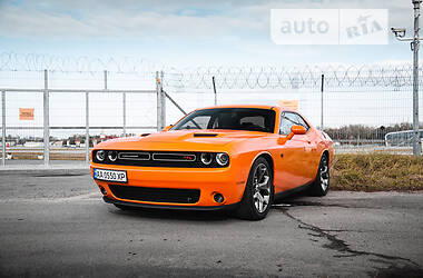 Купе Dodge Challenger 2016 в Львові