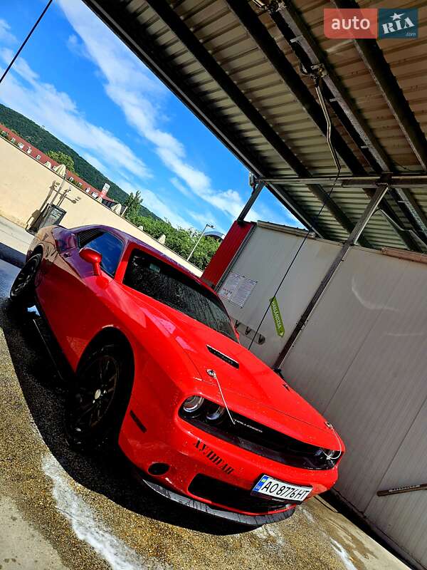 Купе Dodge Challenger 2016 в Берегово