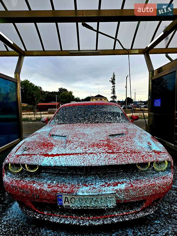 Купе Dodge Challenger 2016 в Берегово