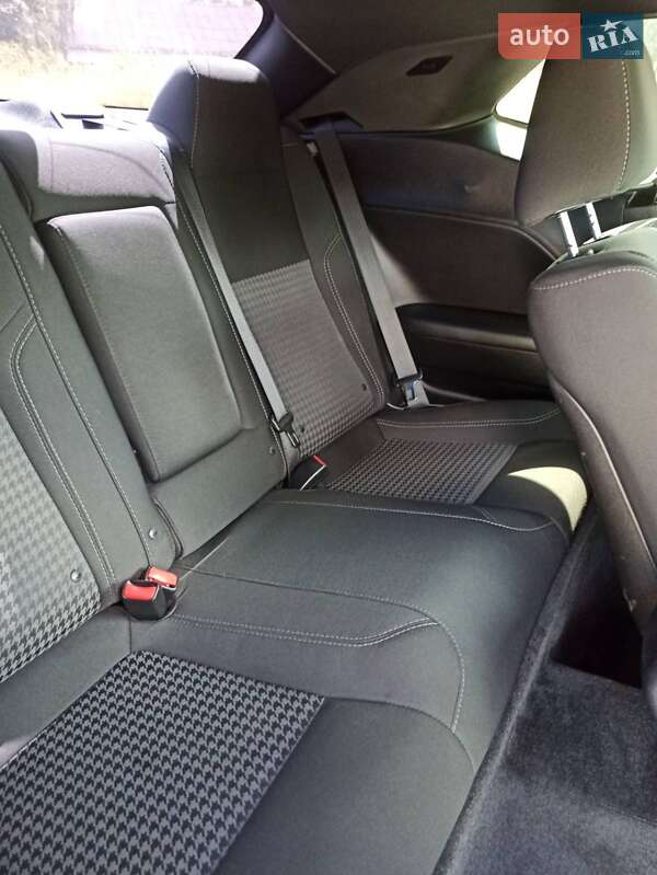 Купе Dodge Challenger 2016 в Вышгороде