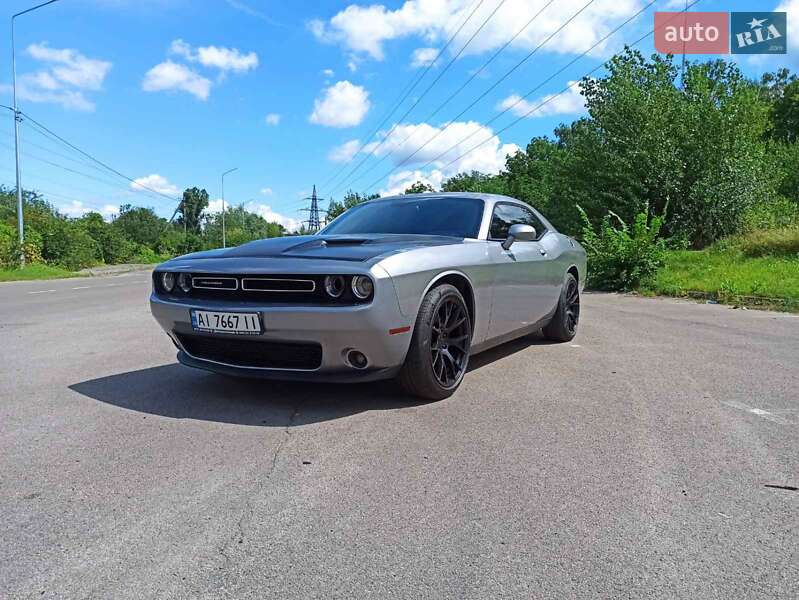 Купе Dodge Challenger 2016 в Вышгороде