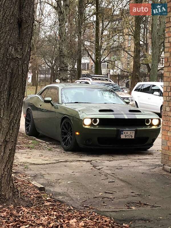 Купе Dodge Challenger 2017 в Києві фото 5 Купе Dodge Challenger 2017 в Києві