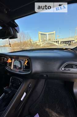Купе Dodge Challenger 2017 в 