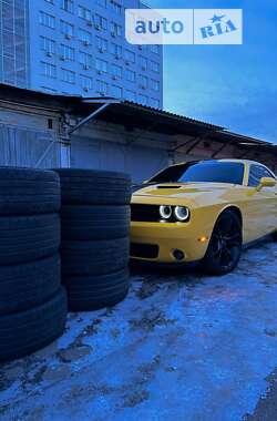 Купе Dodge Challenger 2017 в 