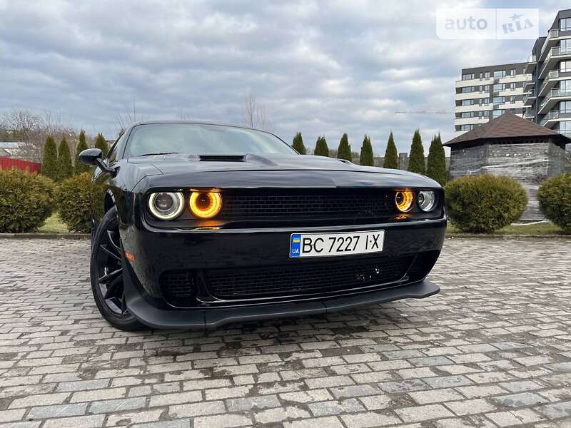 Купе Dodge Challenger 2018 в Львові