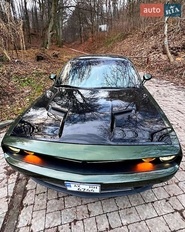 Купе Dodge Challenger 2015 в Львове