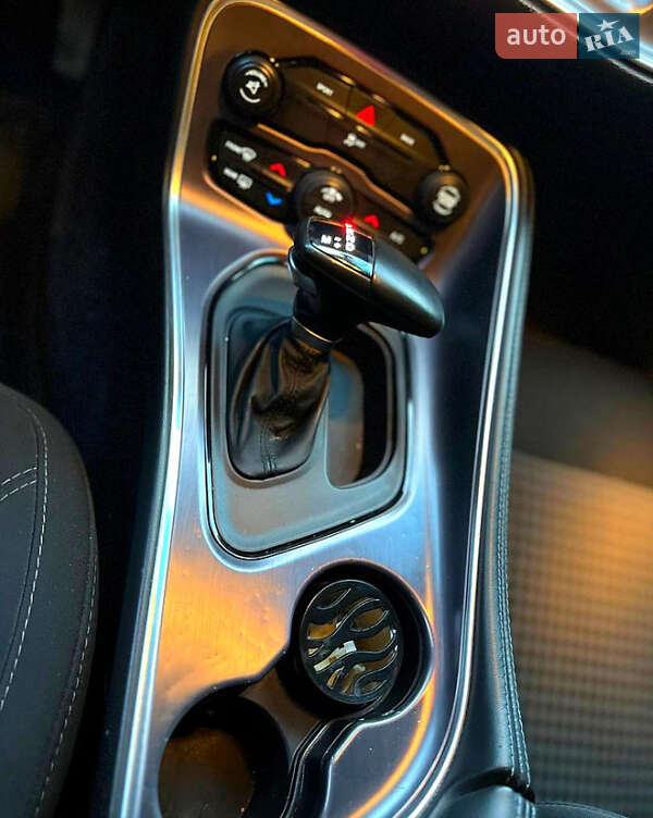 Купе Dodge Challenger 2015 в Львове