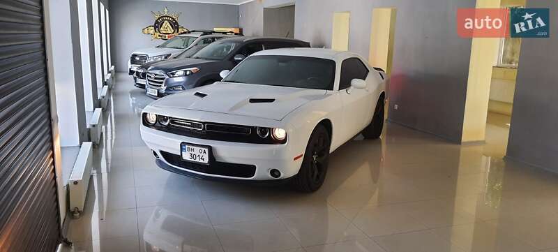 Купе Dodge Challenger 2016 в Києві