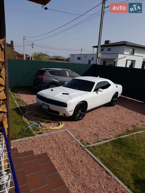 Купе Dodge Challenger 2016 в Києві