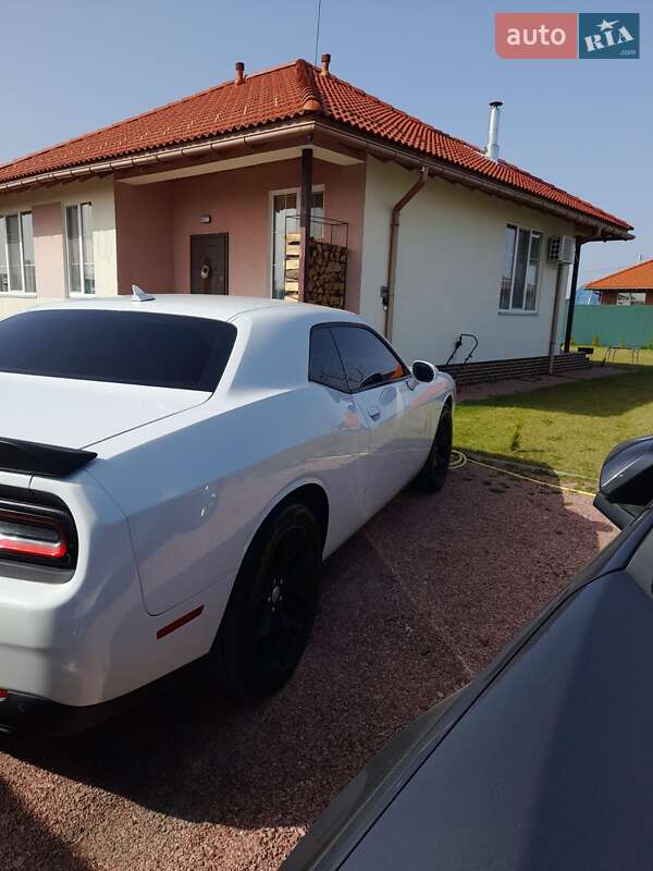 Купе Dodge Challenger 2016 в Києві