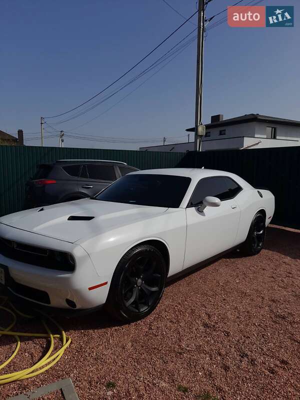 Купе Dodge Challenger 2016 в Києві