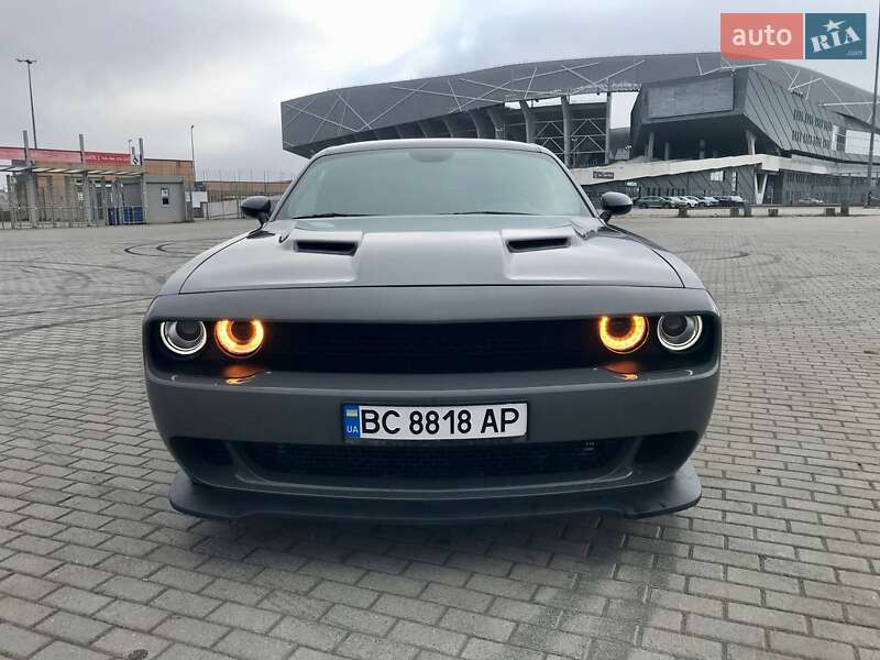 Купе Dodge Challenger 2017 в 