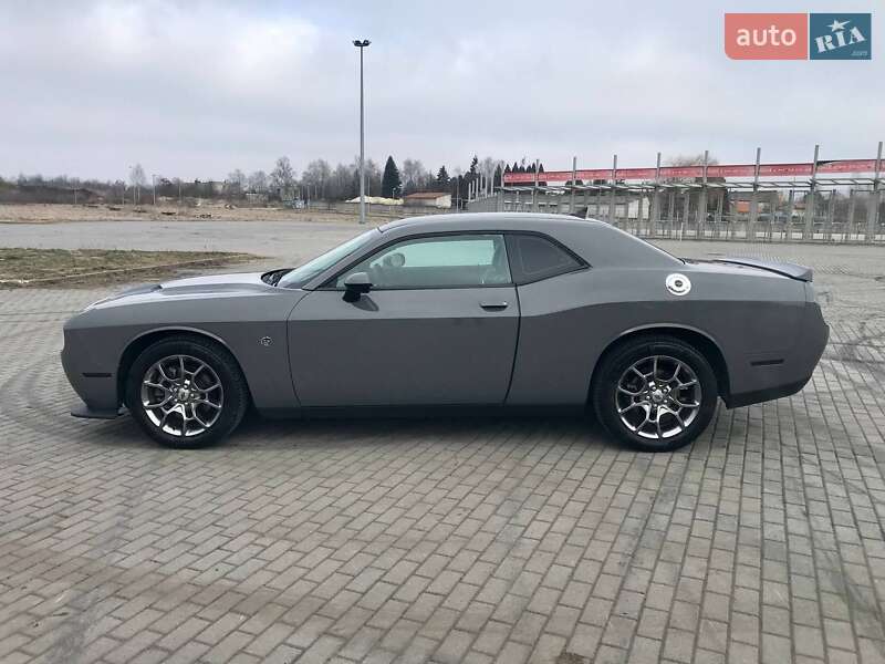 Купе Dodge Challenger 2017 в Львове
