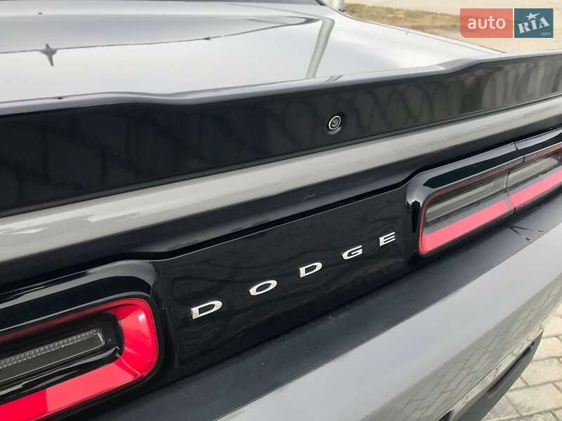 Купе Dodge Challenger 2017 в Львове