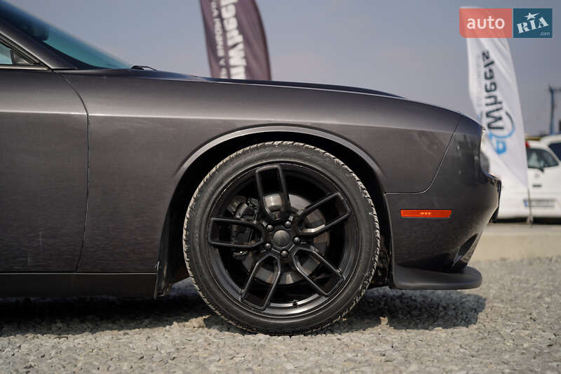 Купе Dodge Challenger 2019 в Черновцах