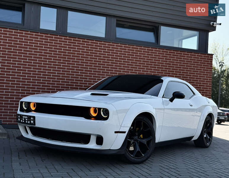 Купе Dodge Challenger 2018 в 