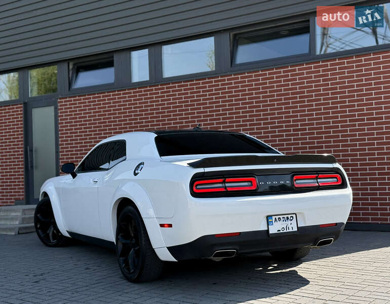 Купе Dodge Challenger 2018 в Львові