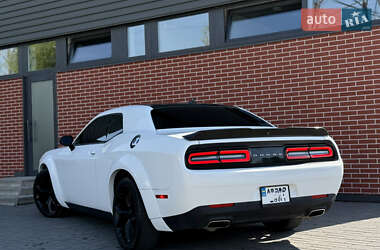 Купе Dodge Challenger 2018 в 