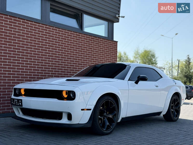 Купе Dodge Challenger 2018 в Львові