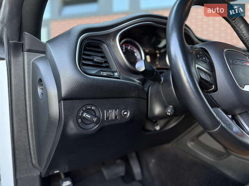 Купе Dodge Challenger 2018 в Львові