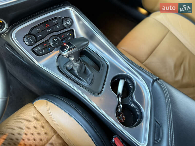 Купе Dodge Challenger 2018 в Львові