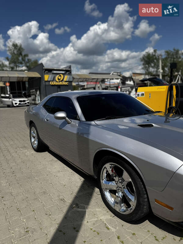 Купе Dodge Challenger 2013 в Черновцах