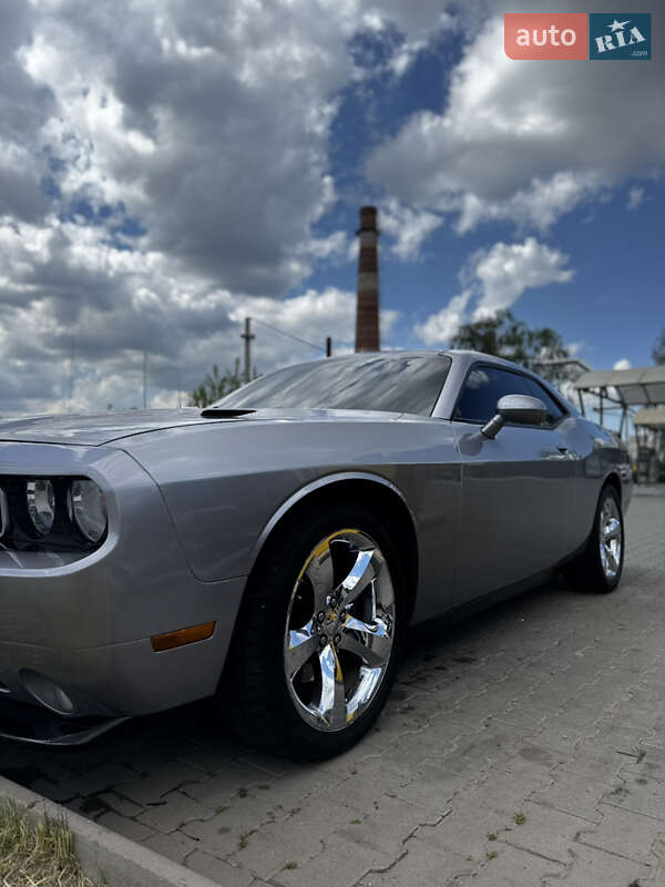 Купе Dodge Challenger 2013 в Черновцах