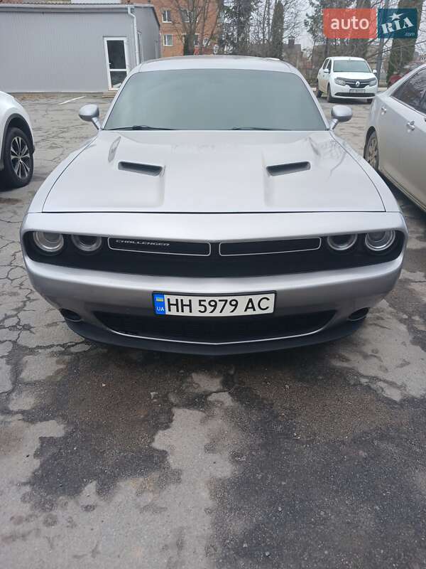 Купе Dodge Challenger 2016 в 