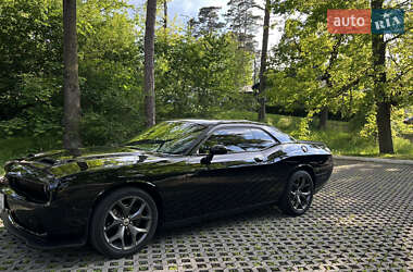 Купе Dodge Challenger 2018 в 