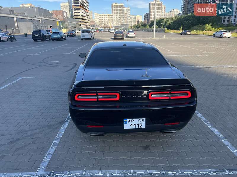 Купе Dodge Challenger 2015 в Киеве