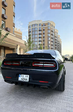 Купе Dodge Challenger 2017 в 