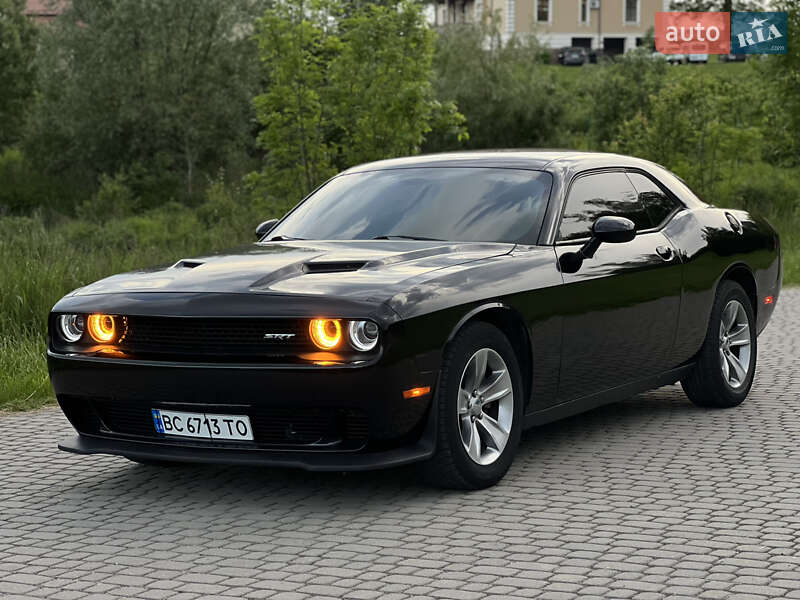 Купе Dodge Challenger 2017 в Львові