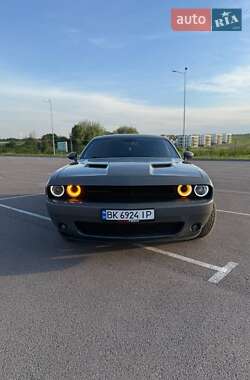 Купе Dodge Challenger 2018 в 