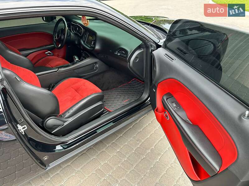 Купе Dodge Challenger 2016 в Киеве фото 9 Купе Dodge Challenger 2016 в Киеве