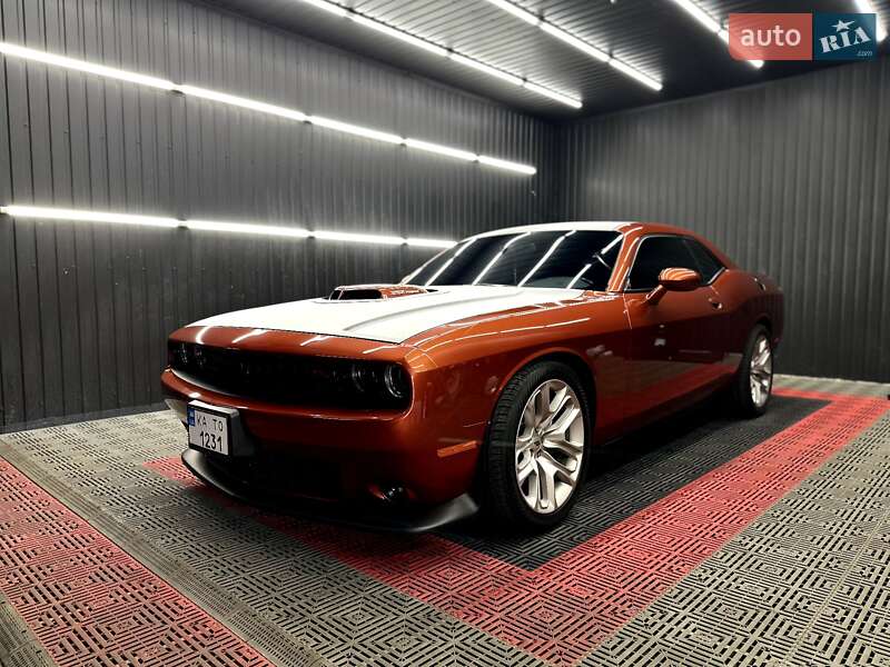 Купе Dodge Challenger 2020 в 