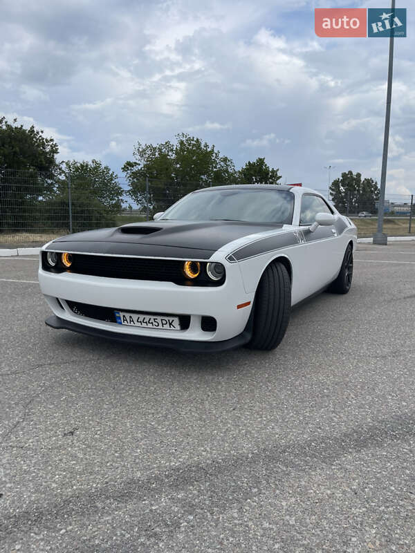Купе Dodge Challenger 2016 в 