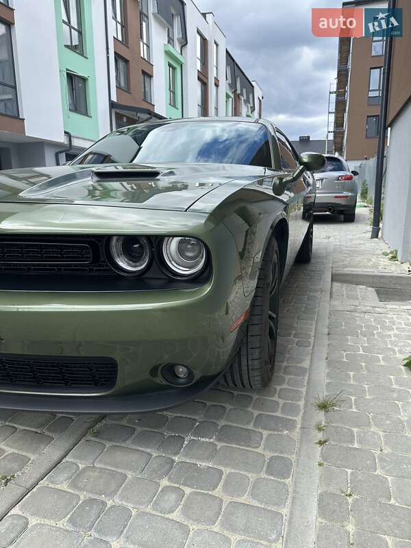 Купе Dodge Challenger 2018 в Львове