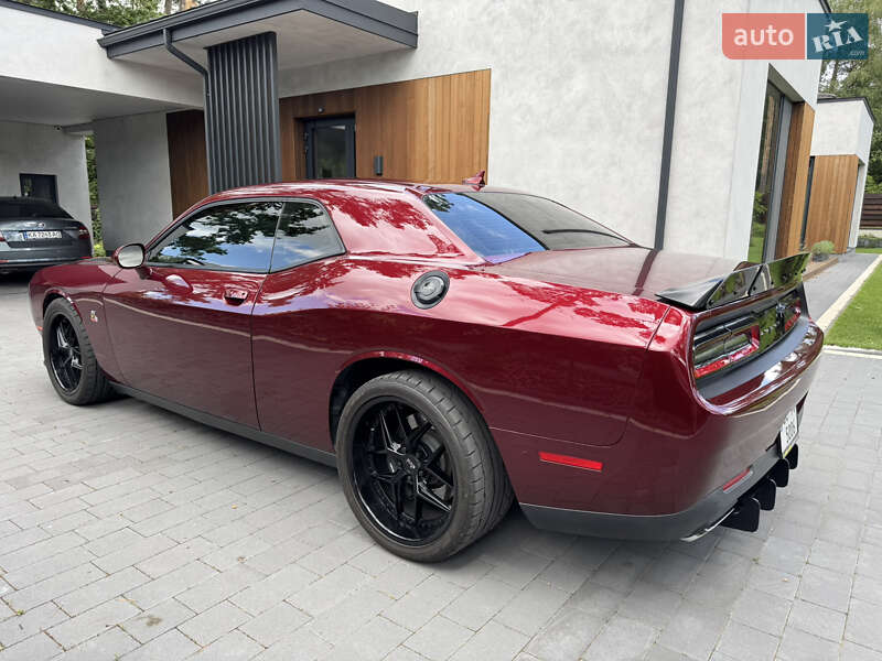 Купе Dodge Challenger 2019 в Львове