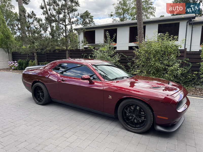 Купе Dodge Challenger 2019 в Львове